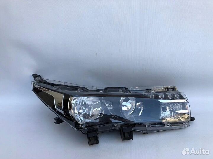 Фара на Toyota Corolla 2013-2015 81130-02e71