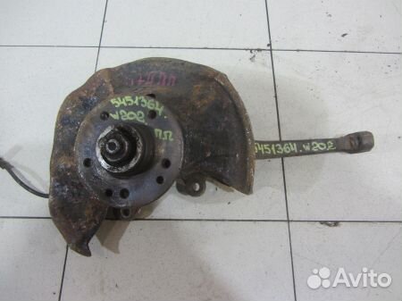 Кулак передний правый