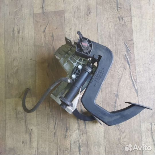 Педальный узел Mercedes Benz Sprinter (909)