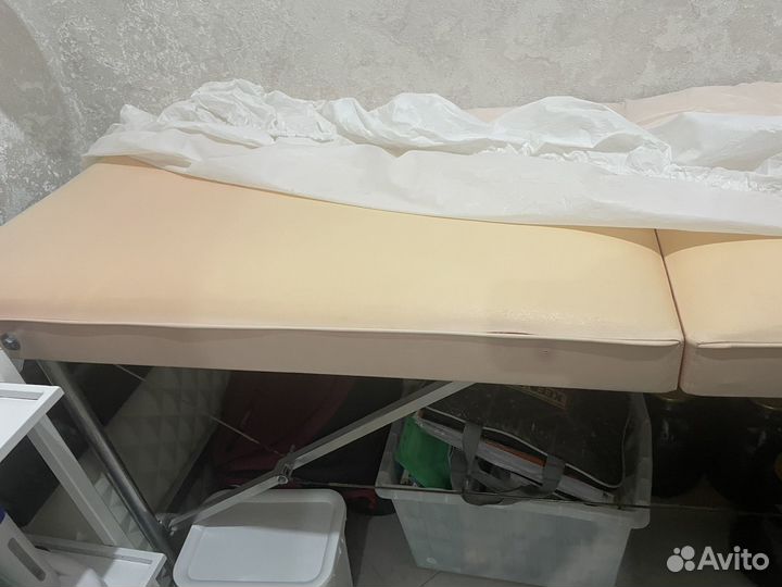 Кушетка лампа стеллаж