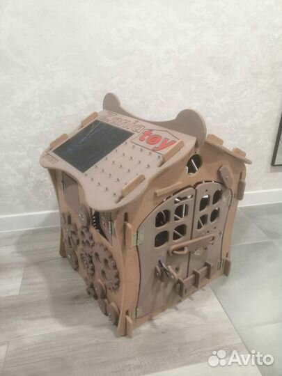 Игрушка Домик бизиборд