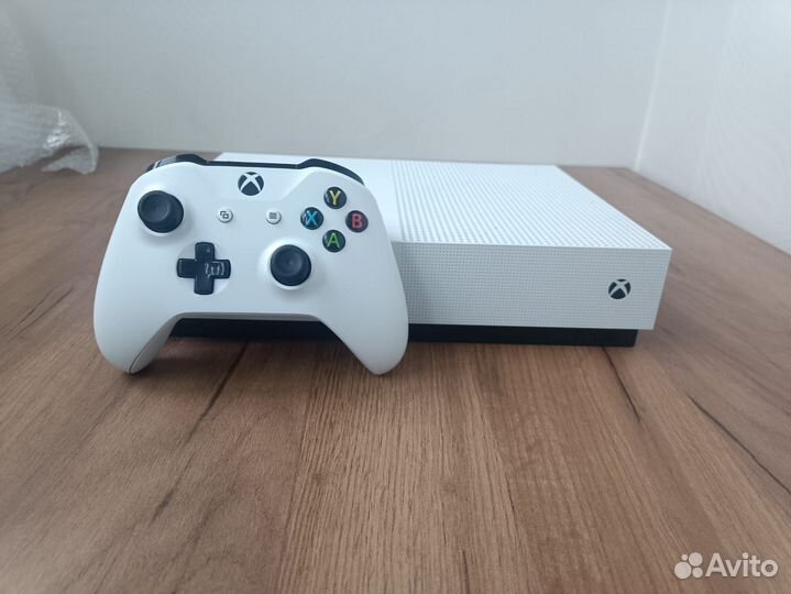 Xbox One s all digital MK11, UFC4