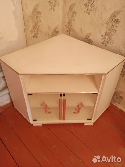 Тумба под телевизор угловая