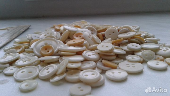 Старинные пуговицы черные и белые