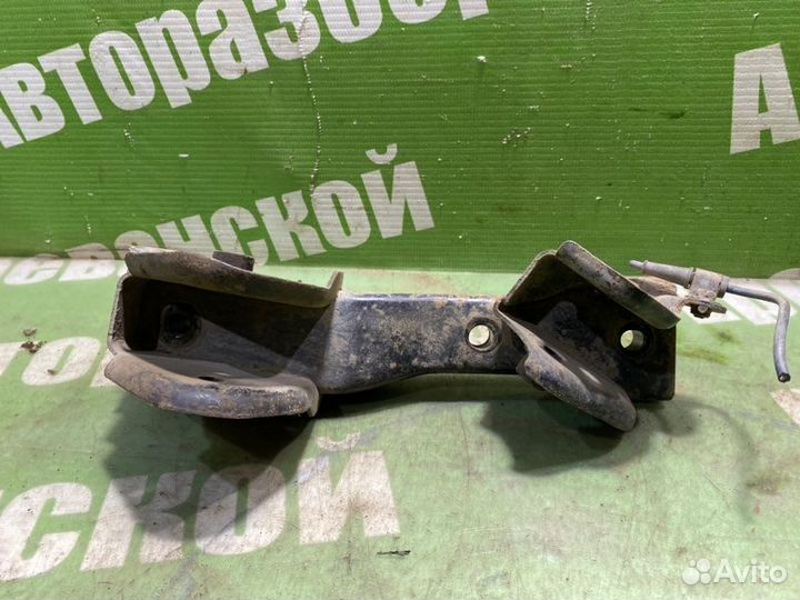 Крепление балки подвески заднее правое Honda Hr-V