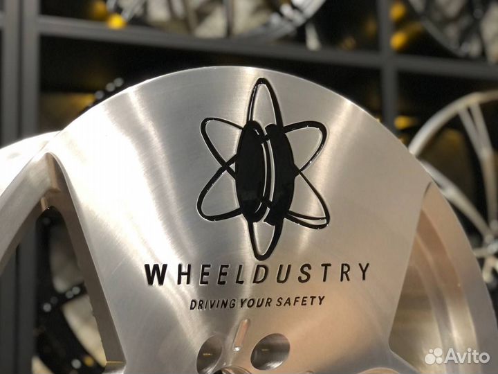 Кованые диски R20 Tesla Model Y