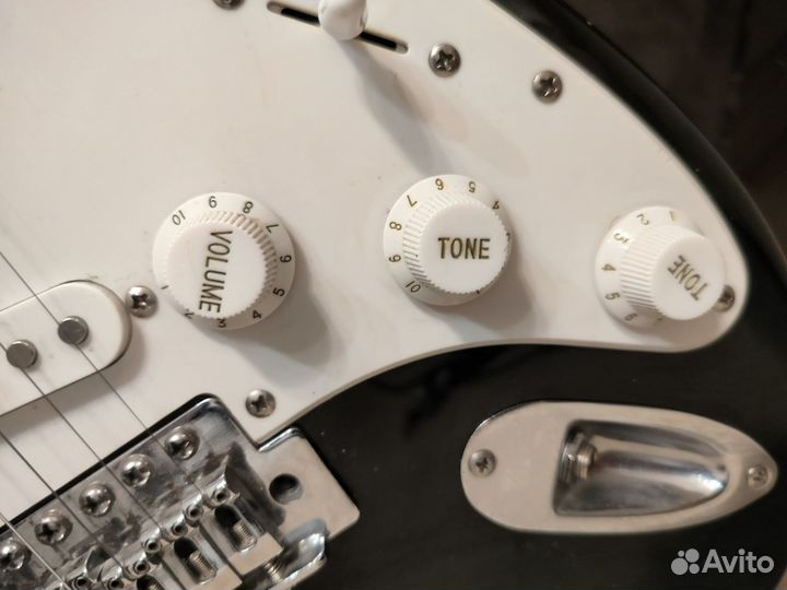 Электрогитара rockdale + комбик, шнур, медиаторы