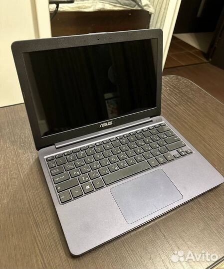 Ноутбук Asus vivobook E203M