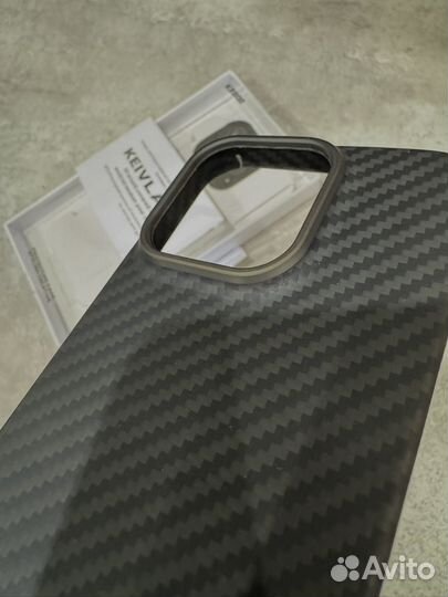 Карбоновый чехол на iPhone 15 pro