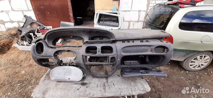 Торпеда с подушкой(airbag) Рено-меган1 2001г.в