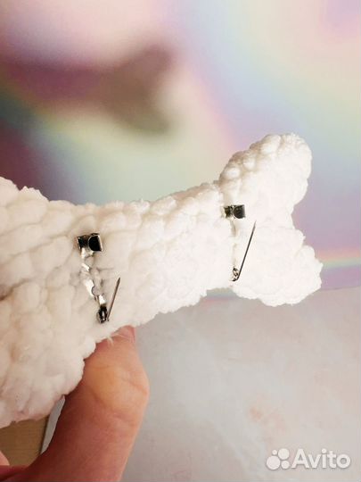 Брошь-косточка, вязаная, ручной работы