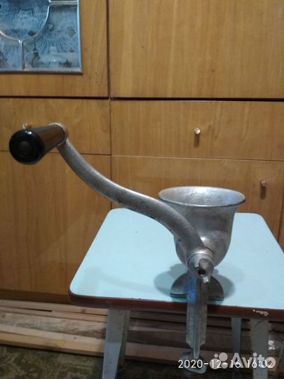 Мясорубка механич., СССР, необычной конфигурации