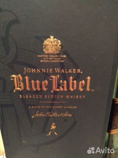 Коробка и бутылка Blue Label 0.7