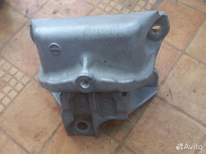 Подушка Мицубиси Аутлэндер 3