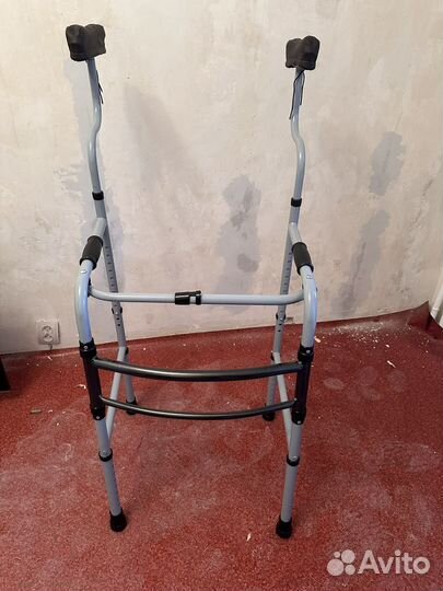 Ходунки для взрослых с подмышечной опорой