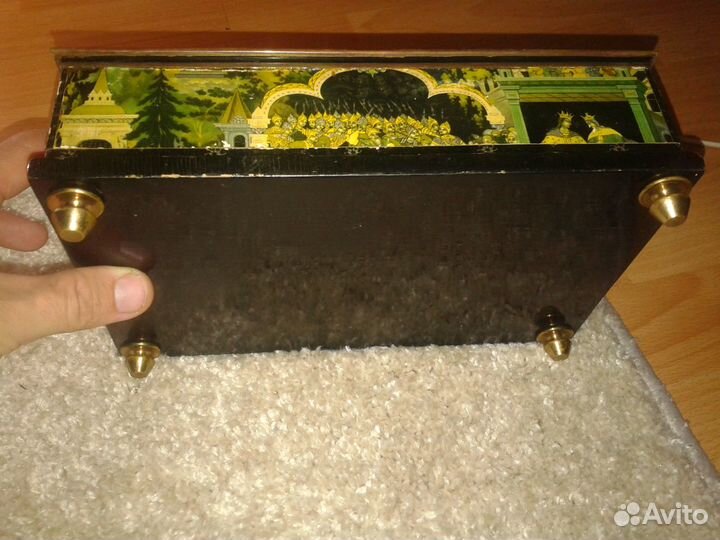Шкатулка старенькая