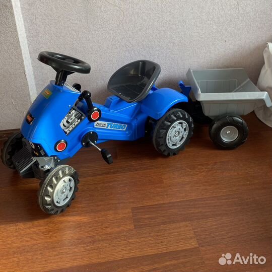 Трактор с педалями и прицепом