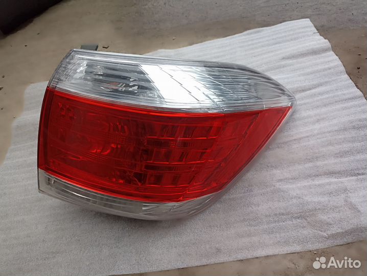 Фонарь задний правый Toyota Highlander II рестайл