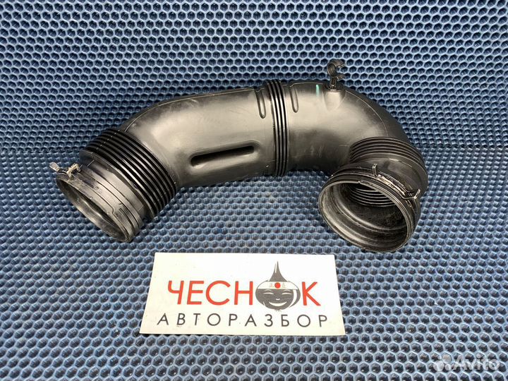 Патрубок воздушного фильтра Touareg 3.6