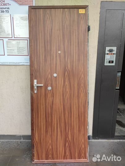 Дверь входная металлическая утепленная б/у