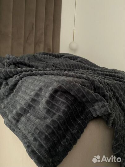 Пледы и покрывало