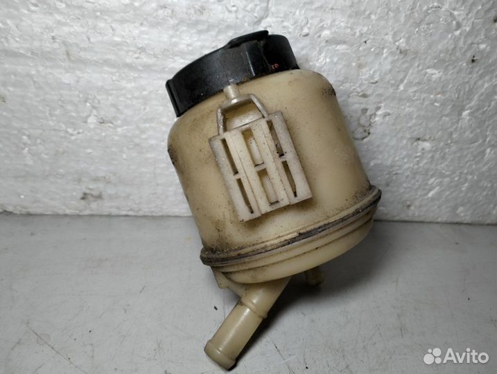 Nissan - Бачок гур Б/У