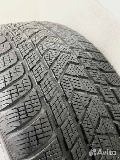 Pirelli Scorpion Winter RFT 285/45 R21 113V