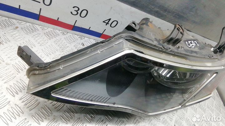 Фара Mitsubishi Outlander (2003-2009)