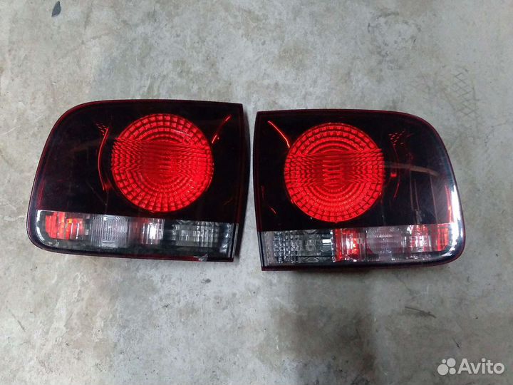 Задний внутренний фонарь Volkswagen Touareg
