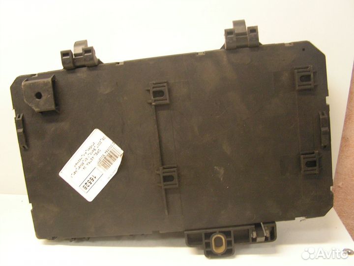 Блок монтажный реле 13222173 Опель Астра 2007г