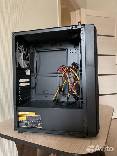 Корпус с вентиляторами и блоком питания