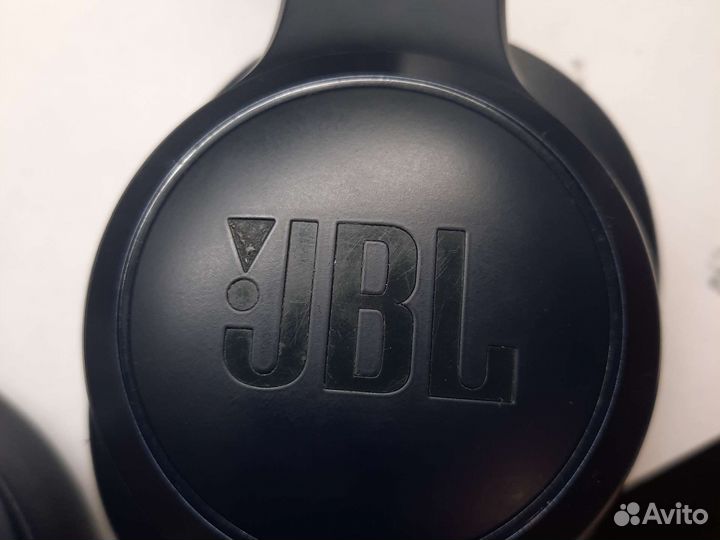 Беспроводные наушники JBL live 660NC