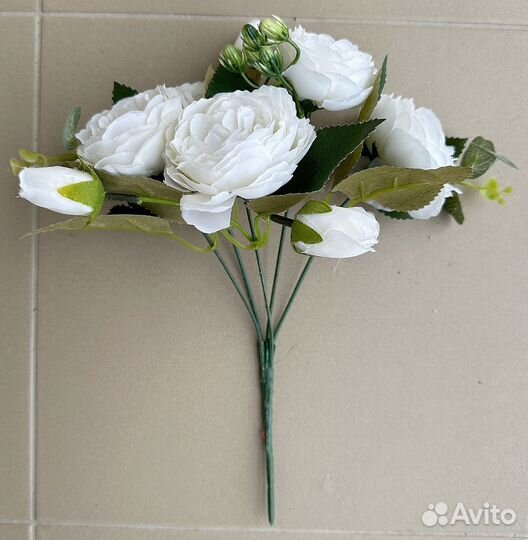 Искусственные цветы - белые розочки