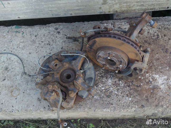 Поворотный кулак Toyota Auris