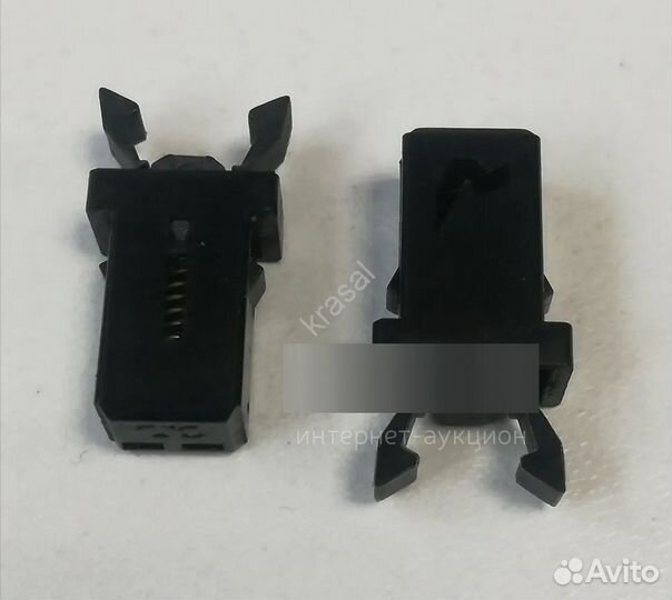 Замок крышки робот пылесоса