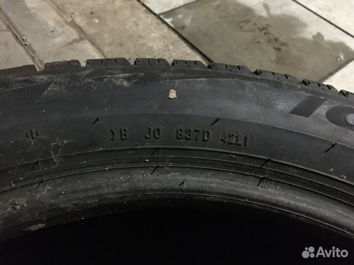 Pirelli Ice Zero FR 215/55 R17 98H