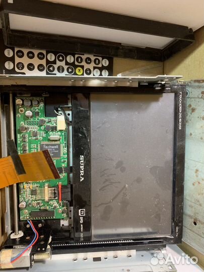 Магнитола с выдвижным экраном на запчасти