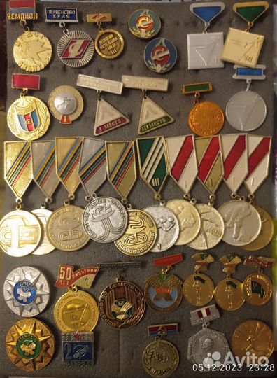 Знаки и значки СССР спортивные награды, разряды