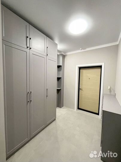 Шкаф до потолка