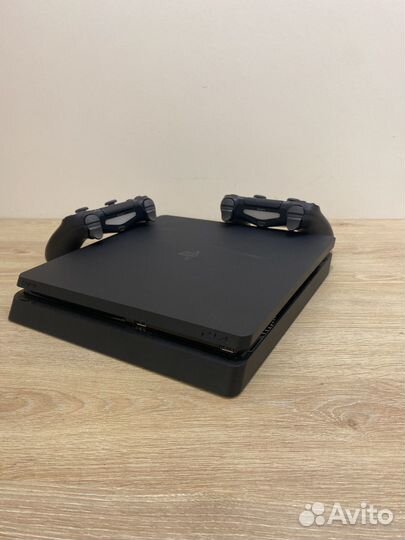 Play station 4 slim