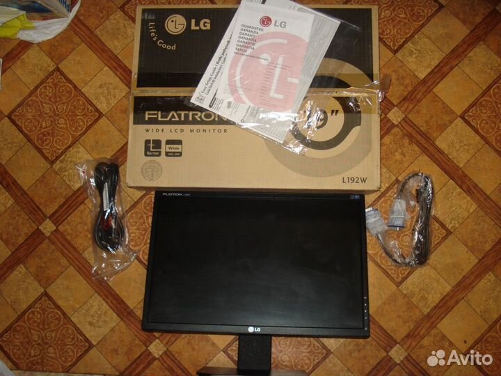 Монитор широкоэкранный 19