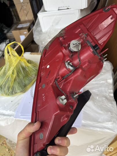 Фара задняя правая Genesis g70