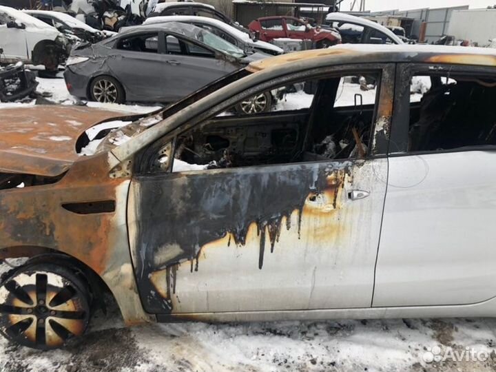 Дверь передняя левая Kia Rio 3 хэтчбек