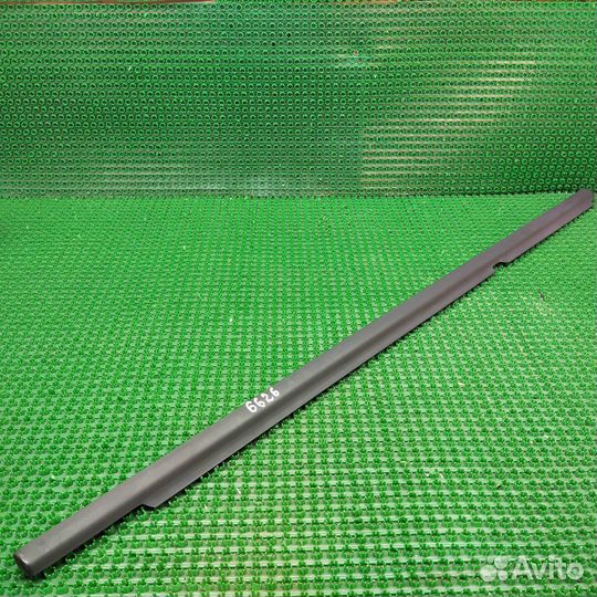 Уплотнитель стекла двери задний левый Volkswagen