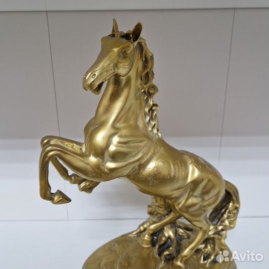 Статуэтка лошадь