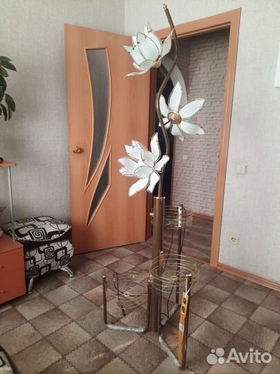 Торшер напольный-три лотоса, бу