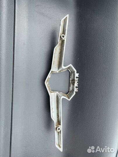 Эмблема на капот газ 21