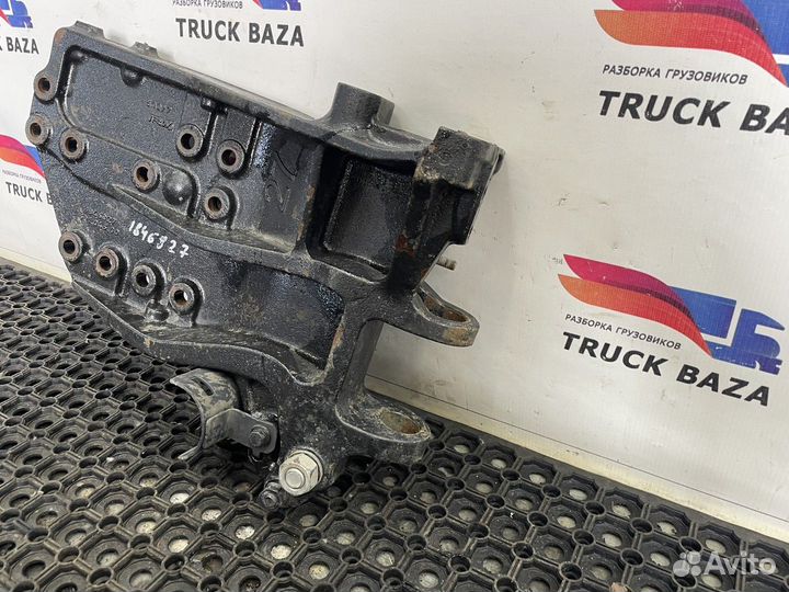 1846827 Кронштейн переднего бампера правый