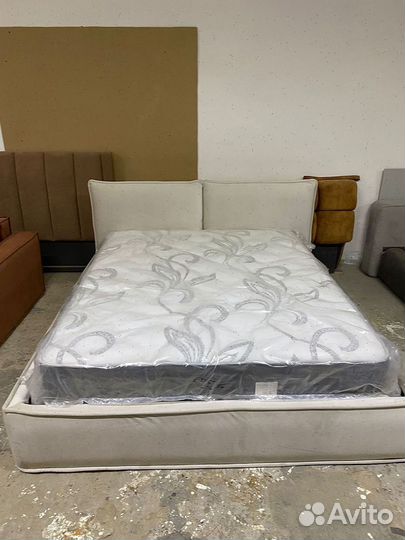 Дизайнерская кровать с доставкой