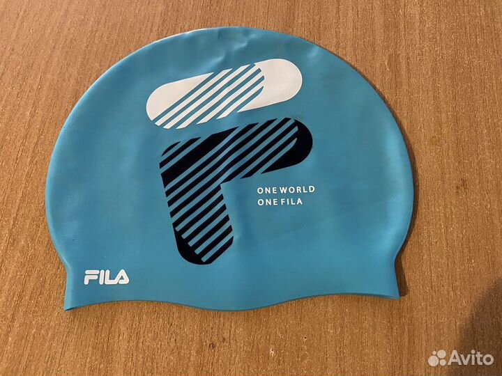 Очки и шапочка для плавания